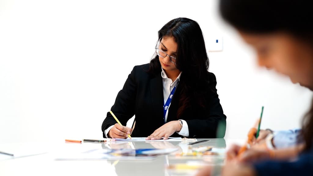 Student sketching at FSJD